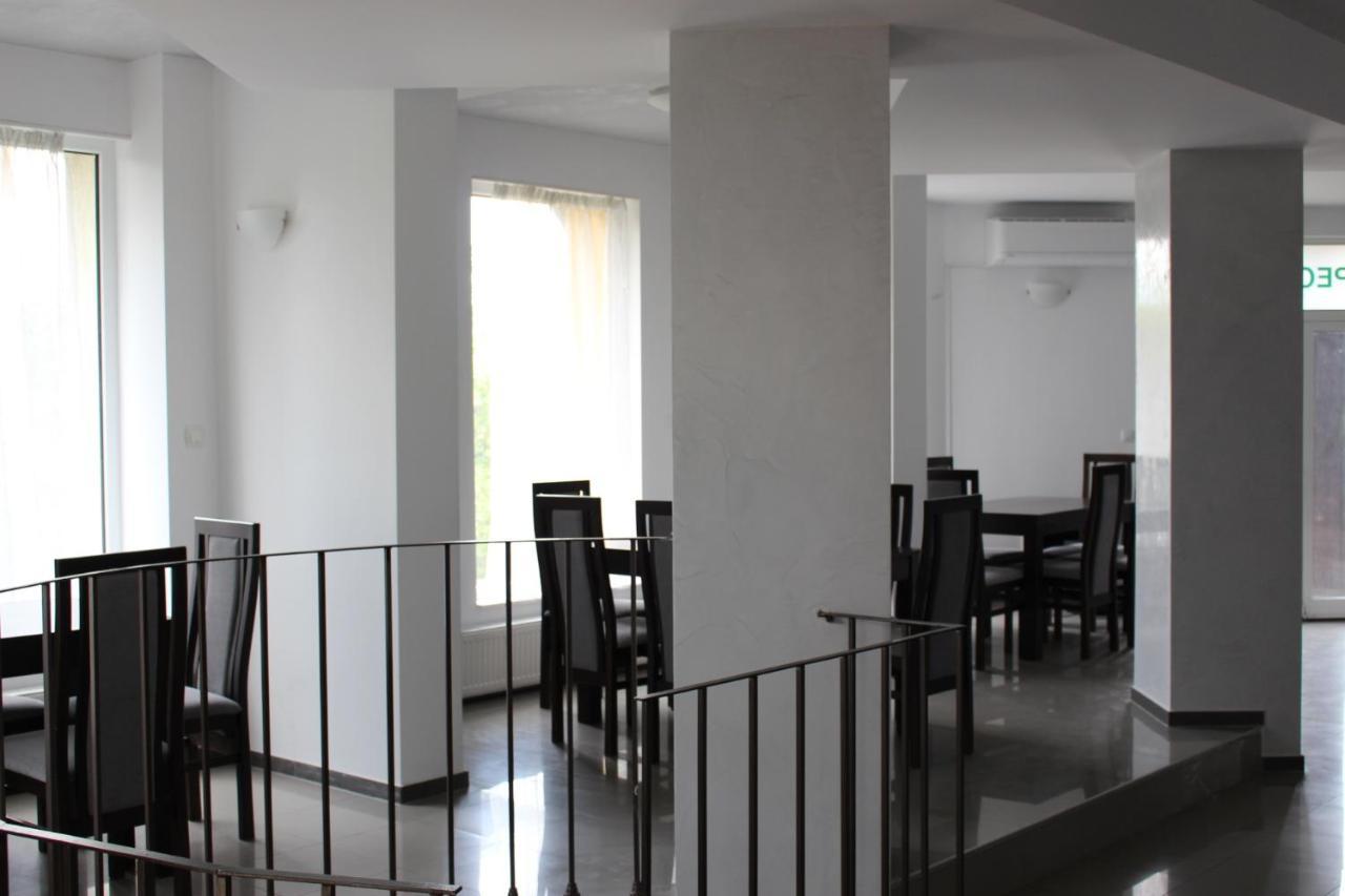 Hotel Radi ساباريفا بانيا المظهر الخارجي الصورة